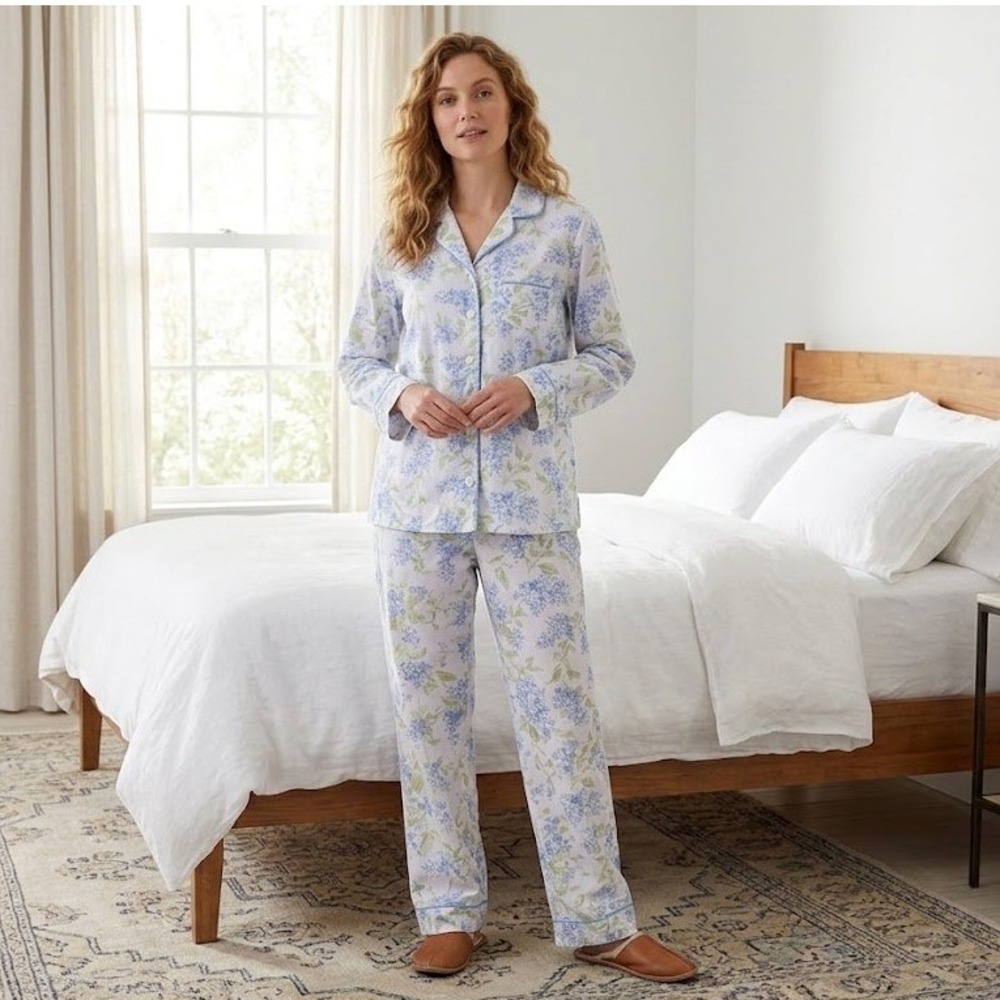 L.L.Bean Women's Large 2PC Pajama Set 100% Cotton Blue Lilac Floral Button Front